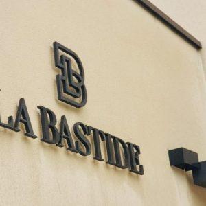 Enseigne "La Bastide" bord de route Marseille