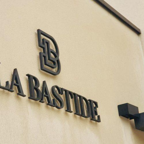 Enseigne "La Bastide" bord de route Marseille