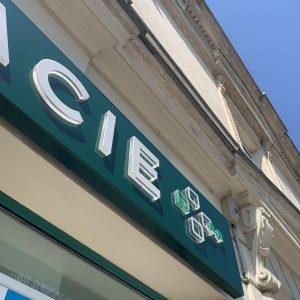 Enseigne lettres découpées éclairage Marseille