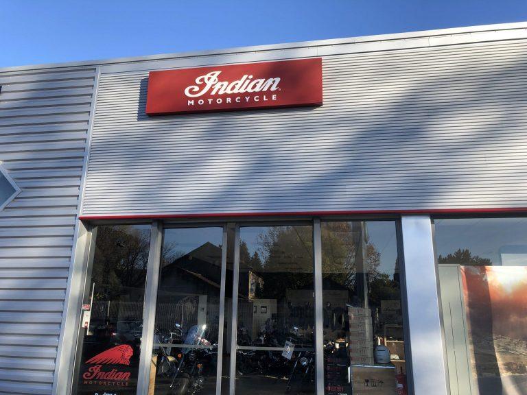 Enseigne lumineuse éclairée Marseille