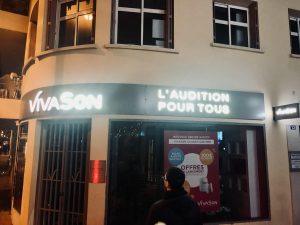 Enseigne lumineuse éclairée pour commerce Marseille