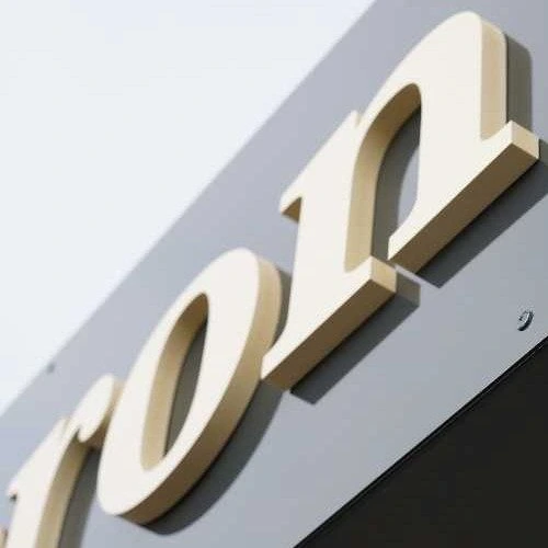 Enseigne à Marseille