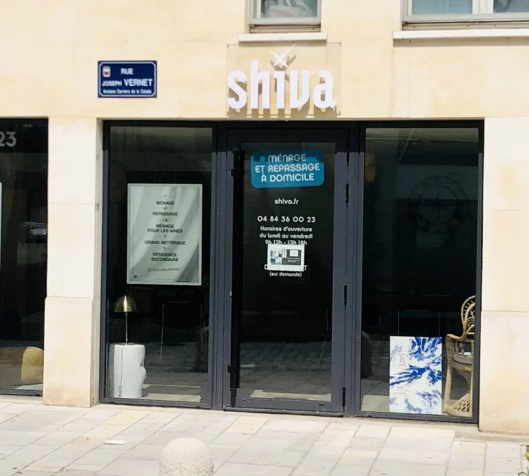 Protection enseigne contre intempéries Marseille