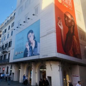 Adhésif façade magasin Paris